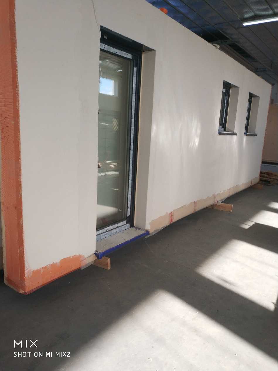 Prefabrykacja ścian - gotowe ściany z oknami
